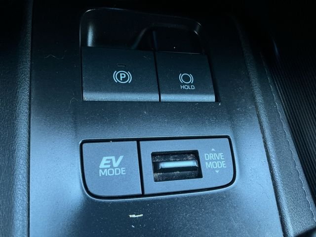 Used 2021  Toyota XLE image 23