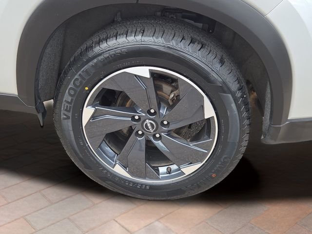 Used 2024 Brilliant Silver Metallic Nissan SV image 23