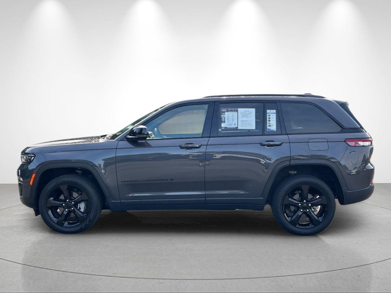 Used 2023 Baltic Gray Metallic Clearcoat Jeep Limited image 2