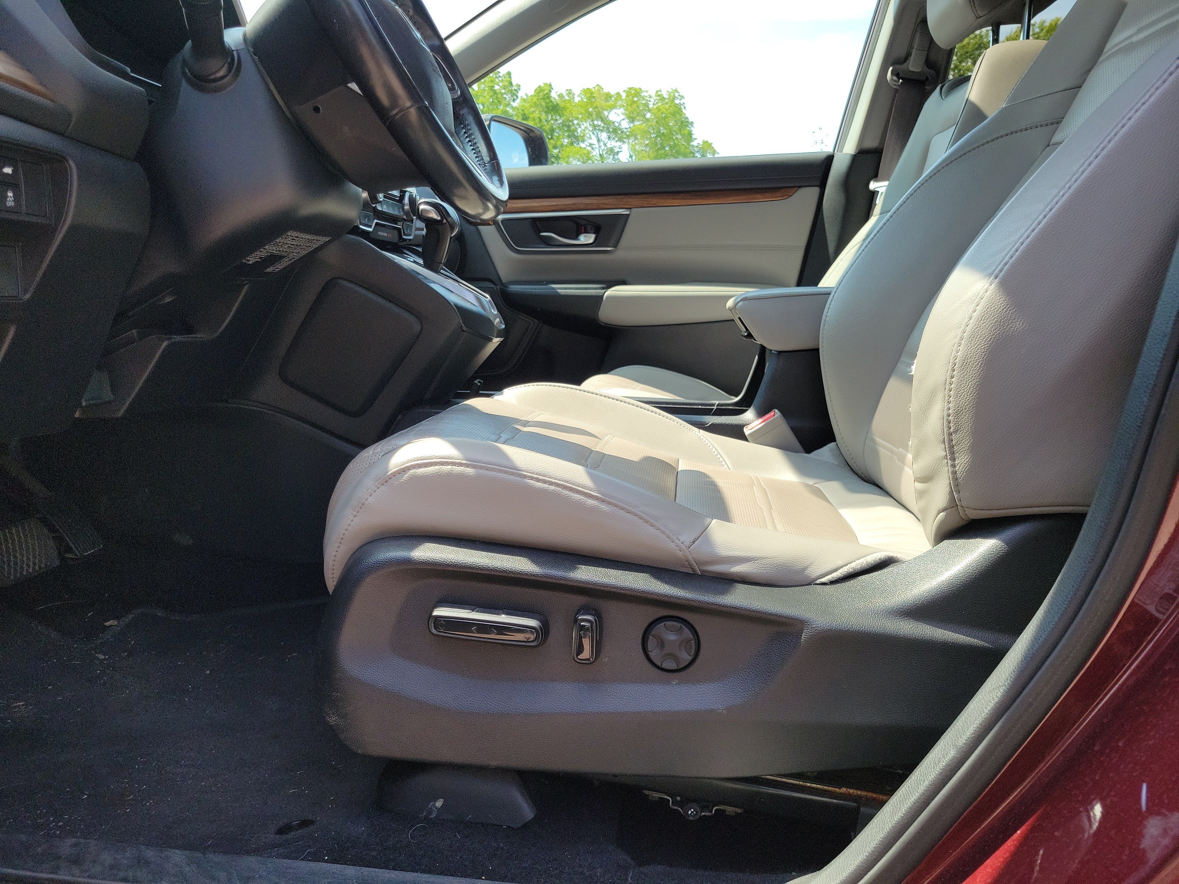Used 2019 Basque Red Pearl II Honda Touring image 16