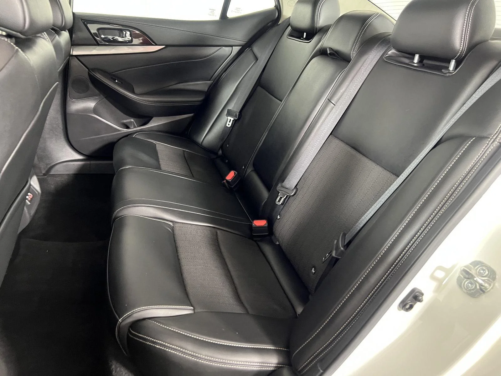 Used 2020 Pearl White Tricoat Nissan SL image 24