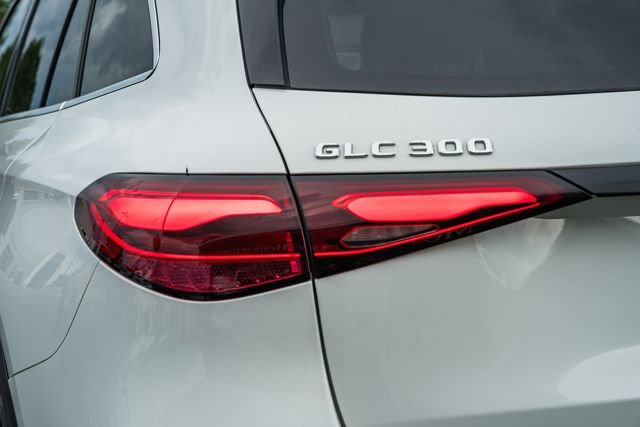 Used 2023 Polar White Mercedes-Benz GLC 300 image 8