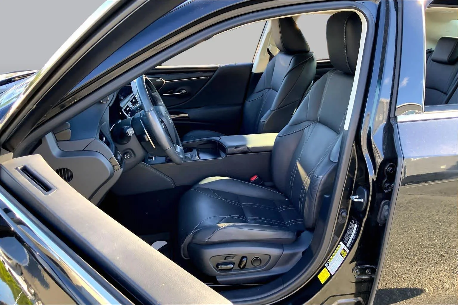 Certified Used 2024 Caviar Lexus Ultra Luxury image 8