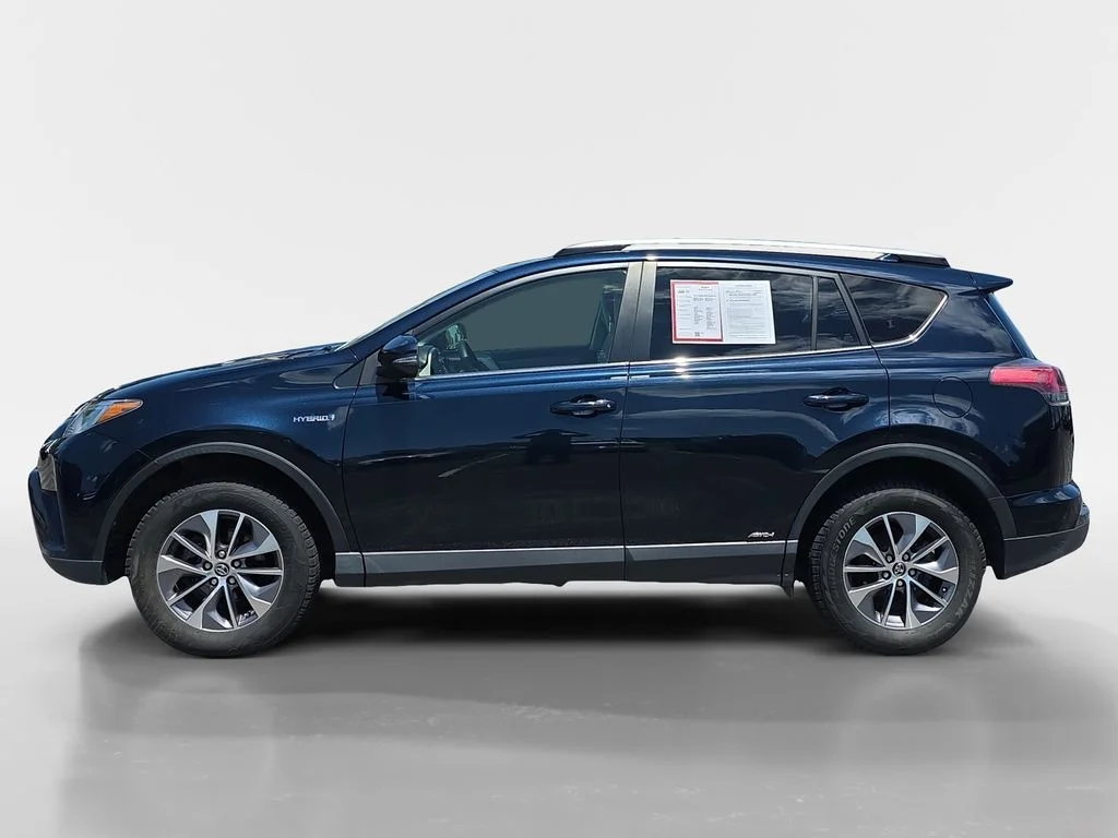 Used 2018 Galactic Aqua Mica Toyota XLE image 7