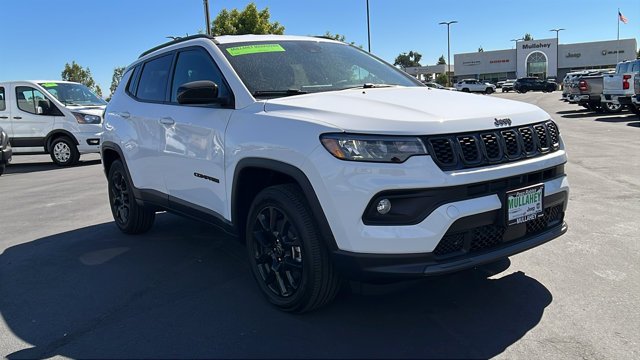 New 2026 Bright White Clearcoat Jeep Latitude Altitude image 1