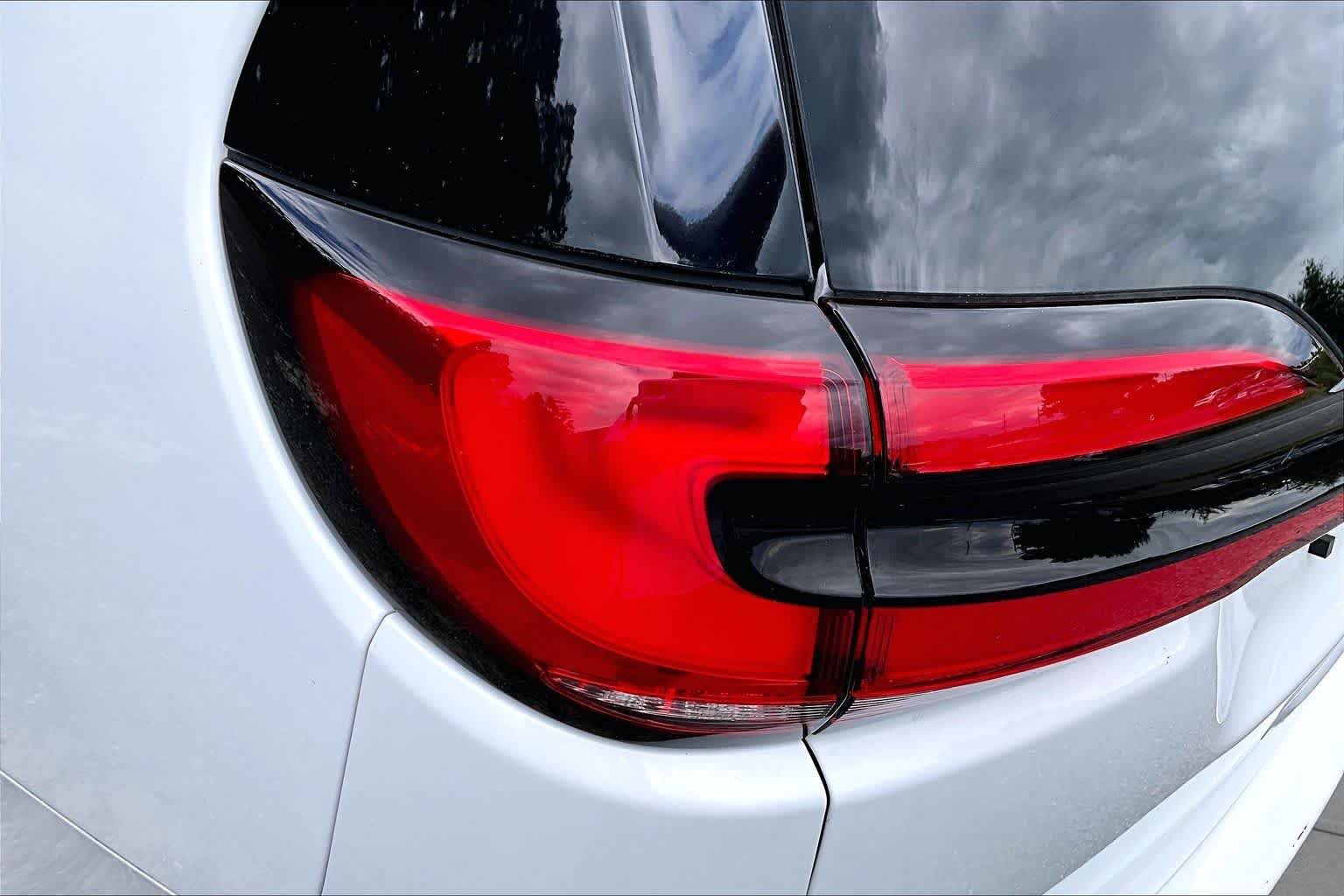 Used 2024 Bright White Clearcoat Chrysler Hybrid Select image 29