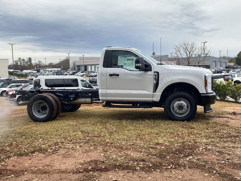New 2026 Oxford White Ford F-350® XL image 2