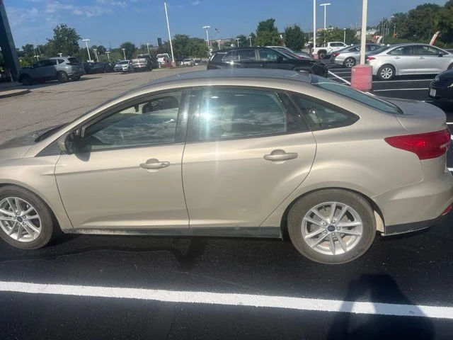 Used 2018 Gold Ford SE image 8
