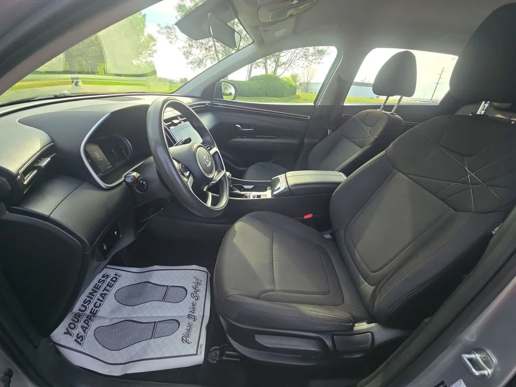 Used 2022 Shimmering Silver Hyundai SE image 26