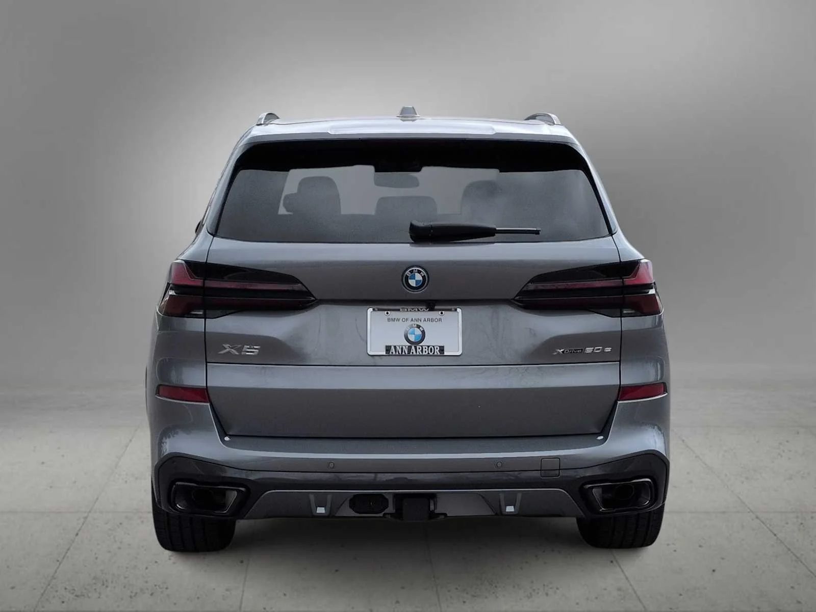 New 2026 Skyscraper Grey Metallic BMW xDrive50e image 7