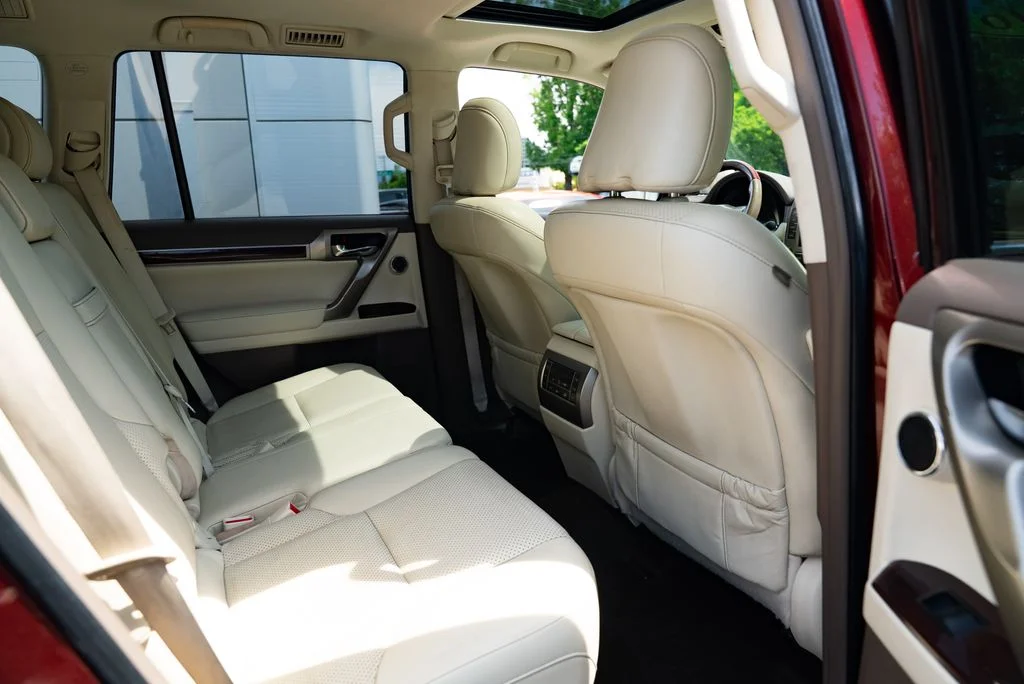 Used 2016 Red Lexus 460 Luxury image 25
