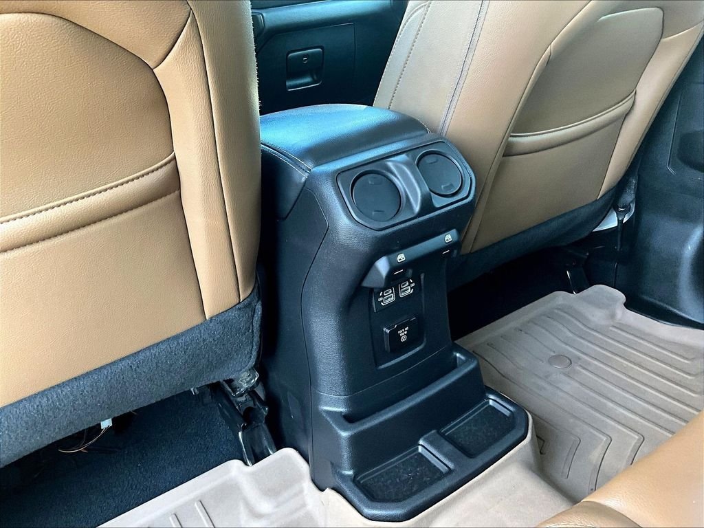 Used 2022 White Jeep Unlimited Sahara image 12