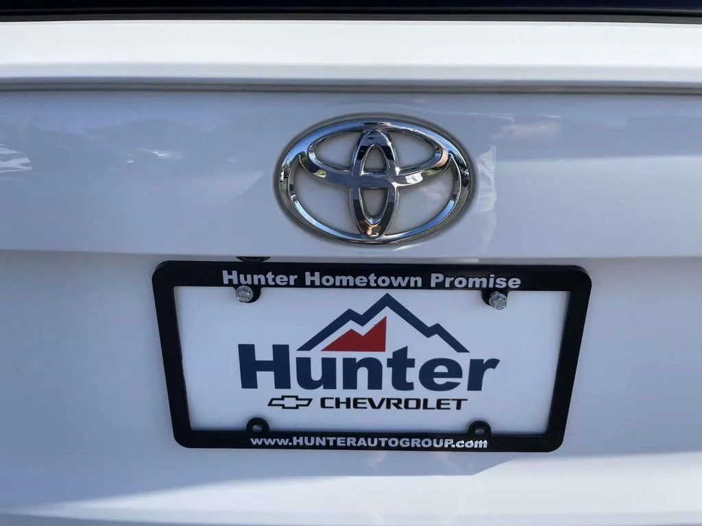 Used 2021  Toyota XLE image 11