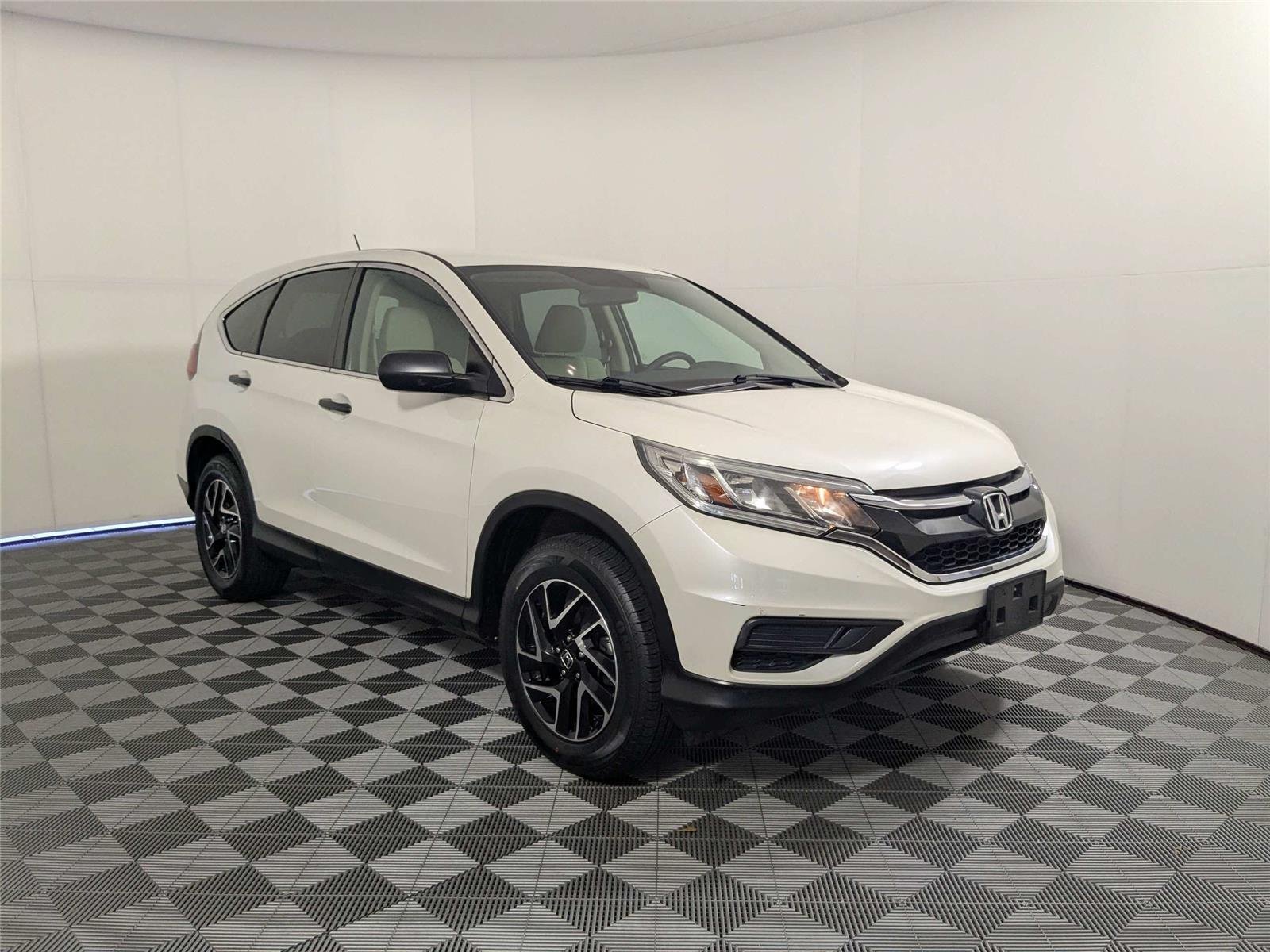 Used 2016 White Diamond Pearl Honda SE image 3