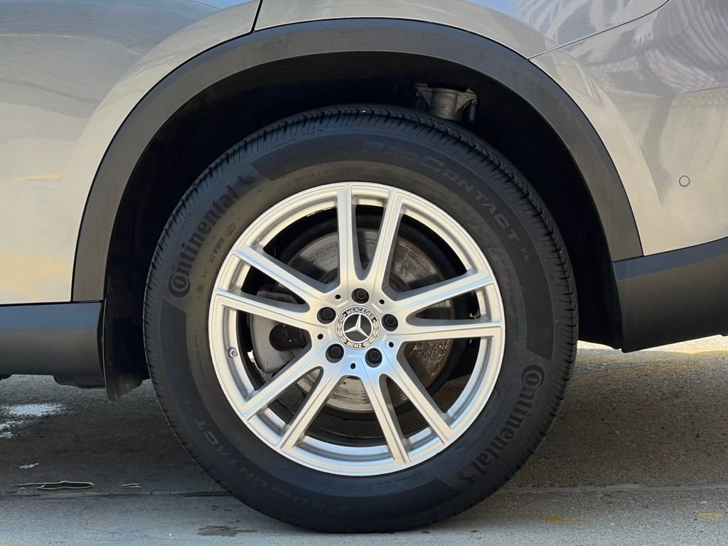 Certified Used 2023  Mercedes-Benz GLC 300 image 13