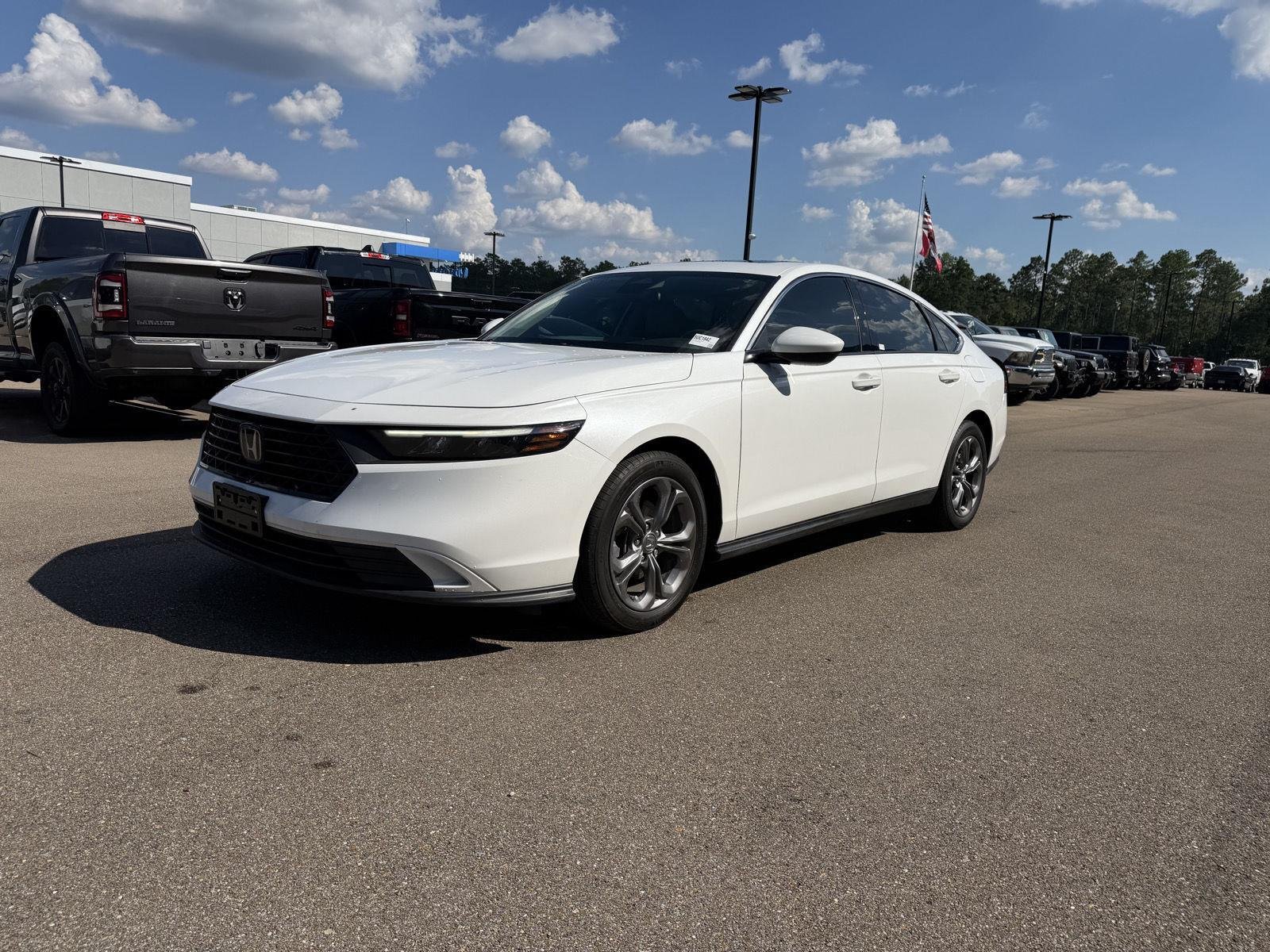 Used 2024 Platinum White Pearl Honda EX image 1