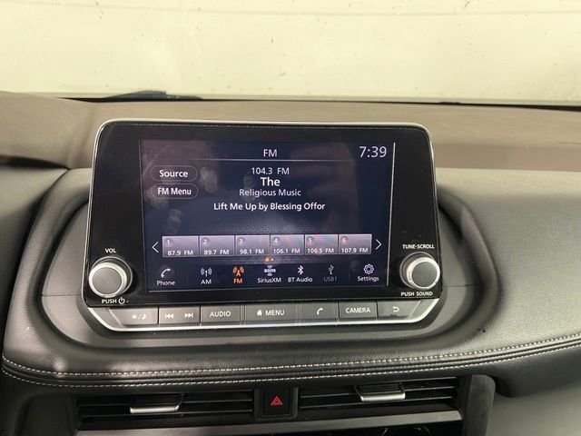 Used 2023 Gray Nissan S image 18