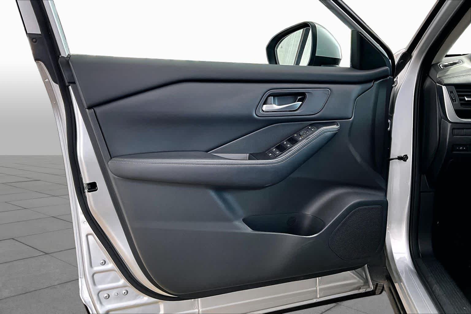 Used 2025 Brilliant Silver Metallic Nissan SV image 21