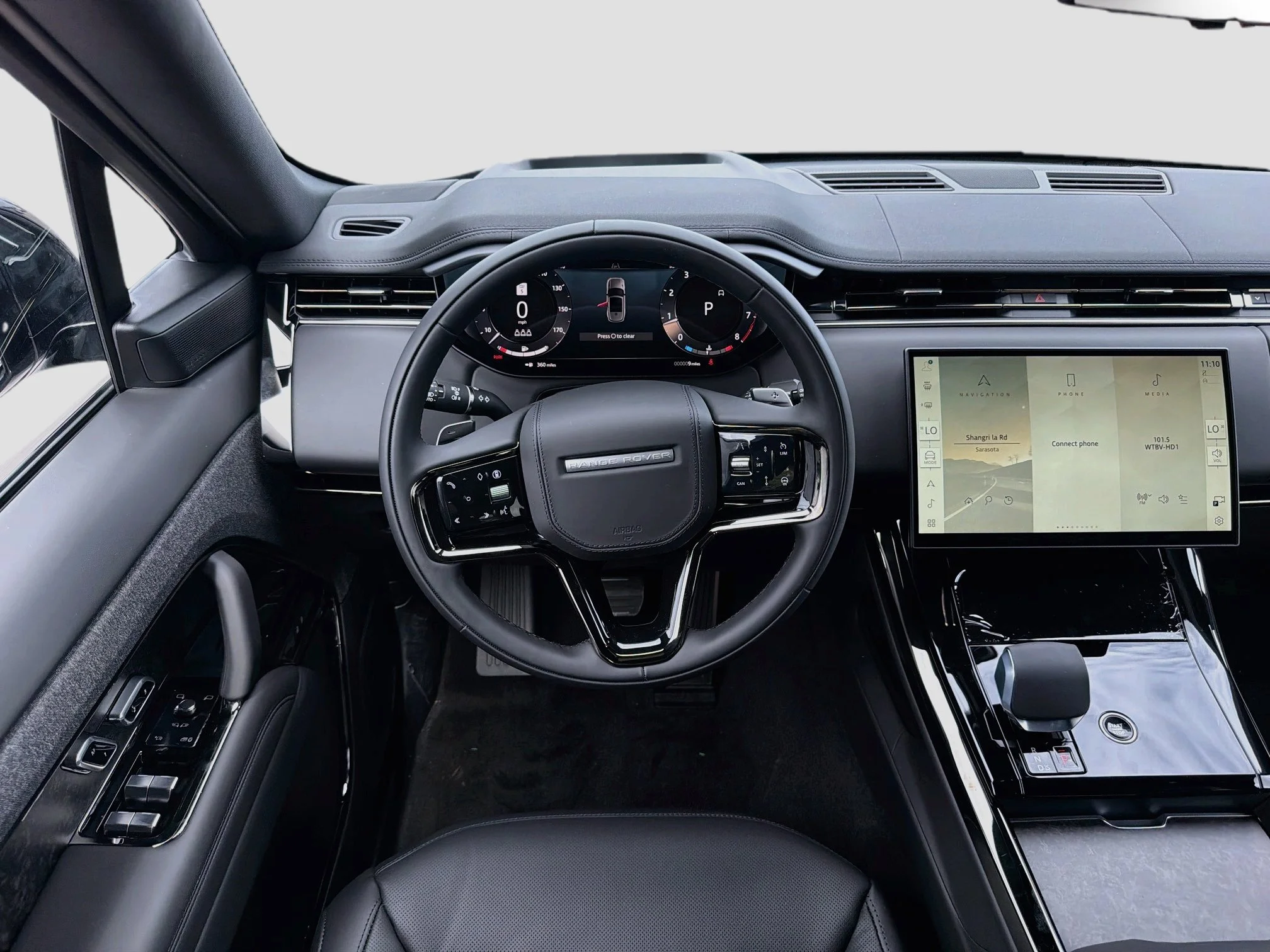 New 2026 Santorini Black Land Rover Dynamic SE image 18