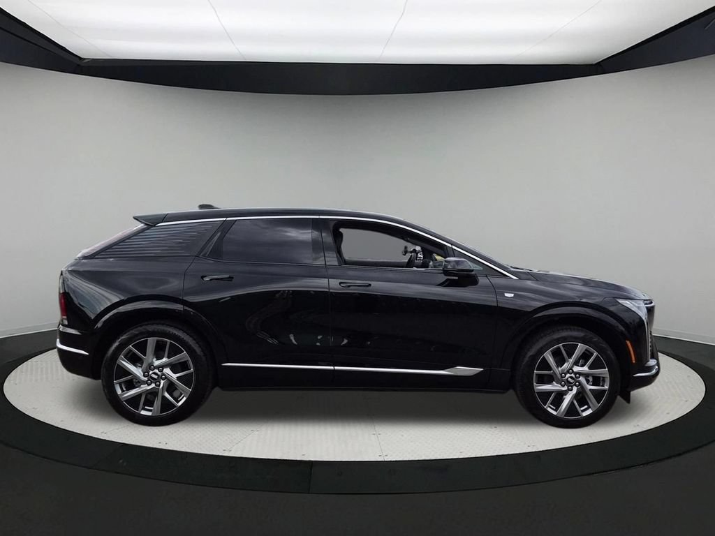 2027 Cadillac OPTIQ Luxury - Photo 6