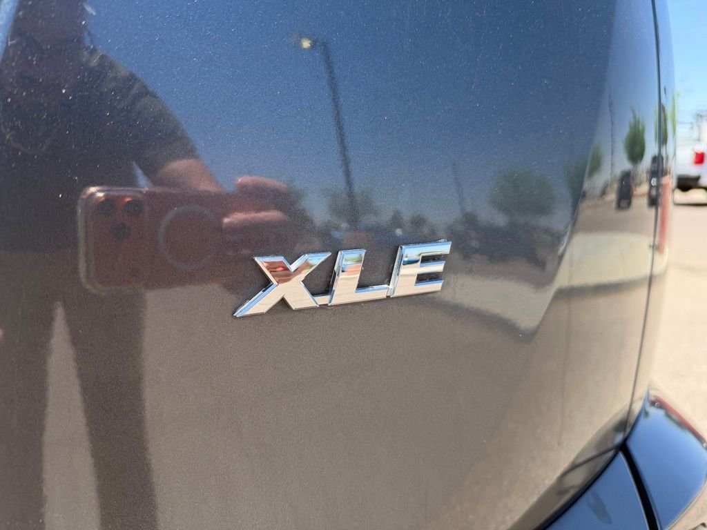 Used 2017 Gray Toyota XLE image 5