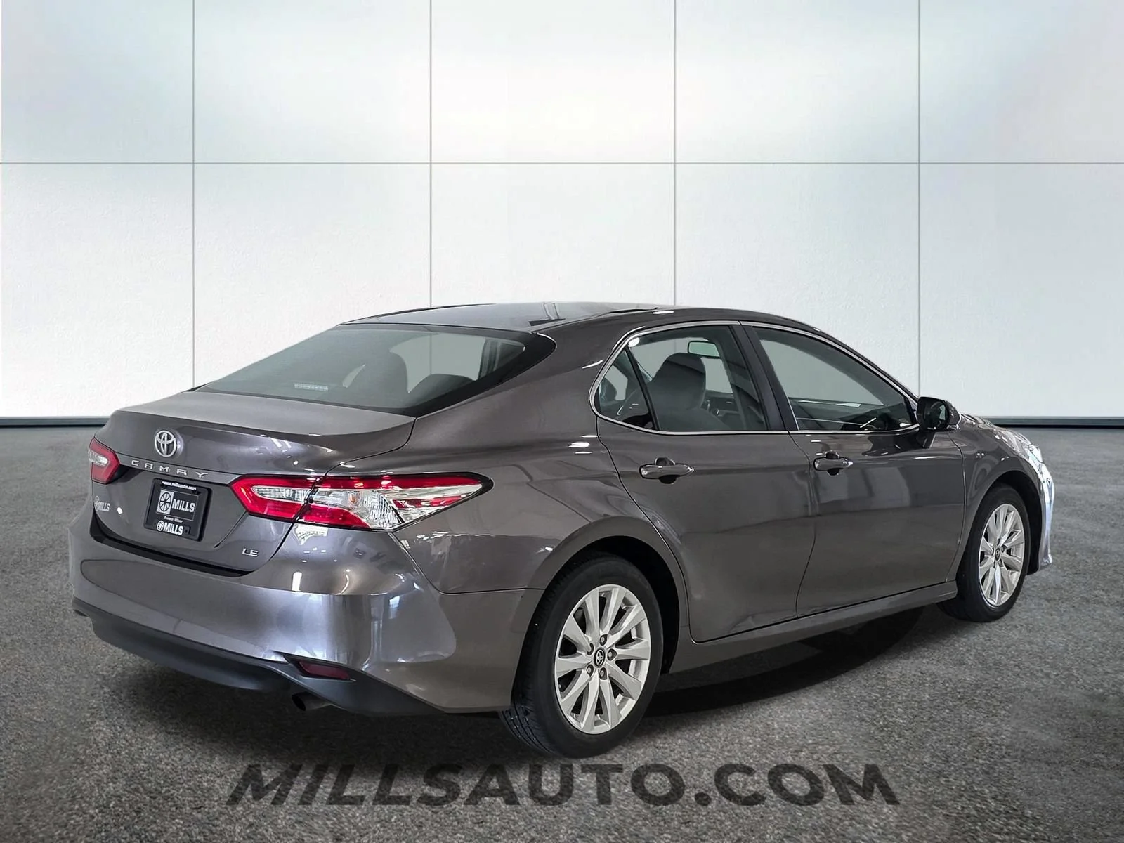 Used 2018 Gray Toyota LE image 8