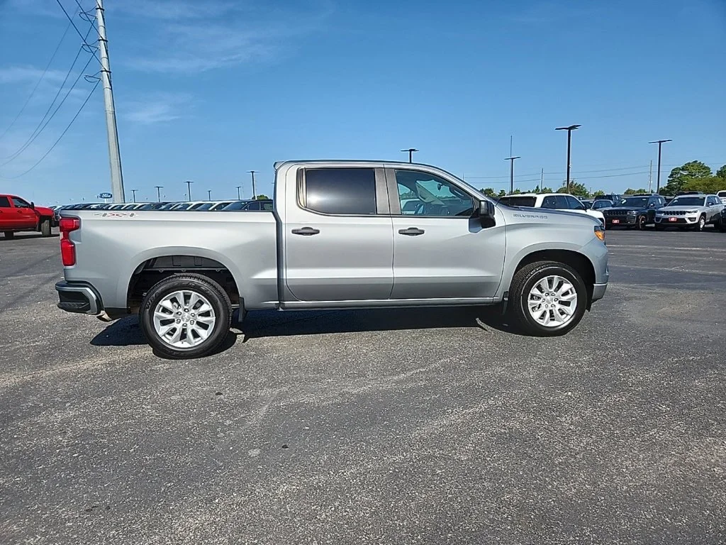 Used 2023 Gray Chevrolet Custom image 9