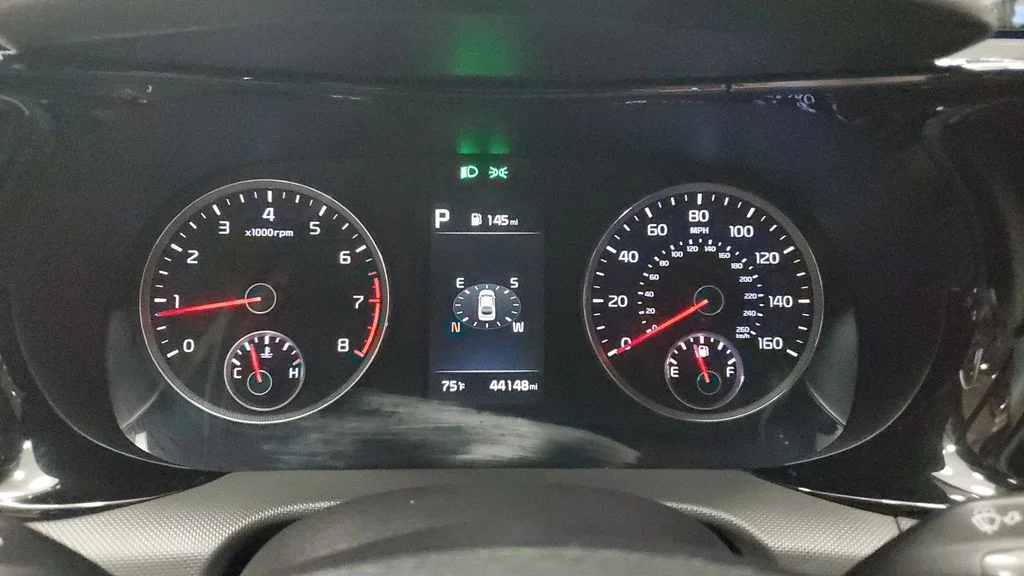 Used 2022 White Kia GT-Line image 32