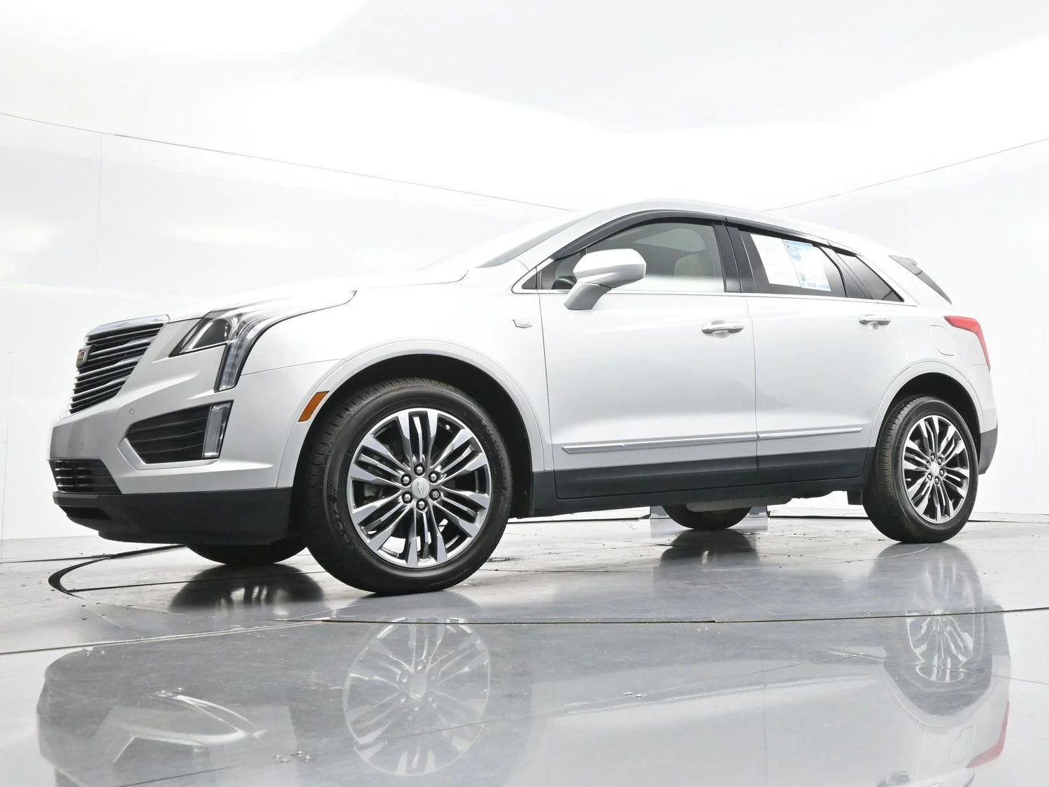 Used 2019 RADIANT SILVER METALLIC Cadillac Luxury FWD image 55