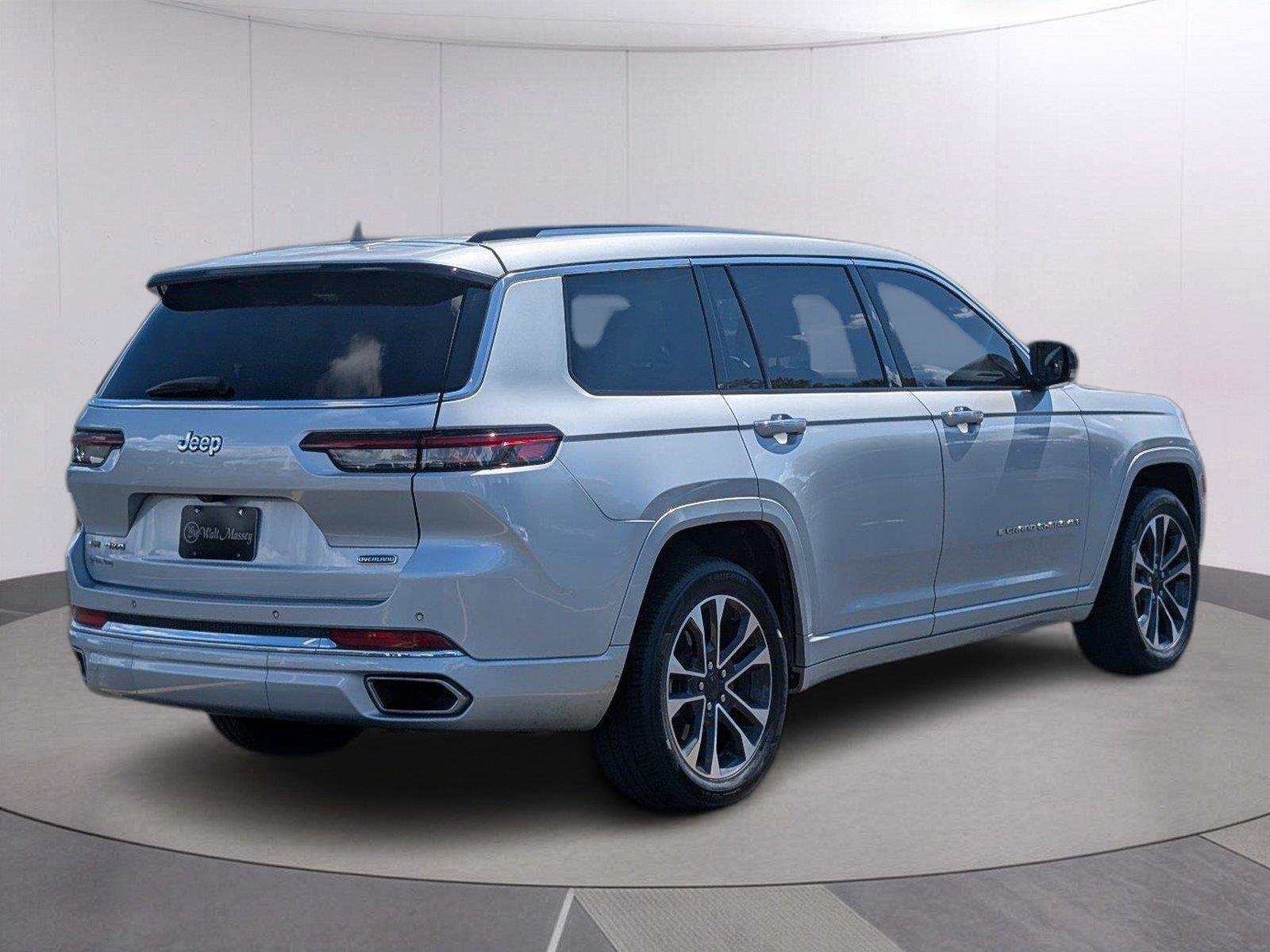 Used 2023 Silver Zynith Jeep Overland image 7