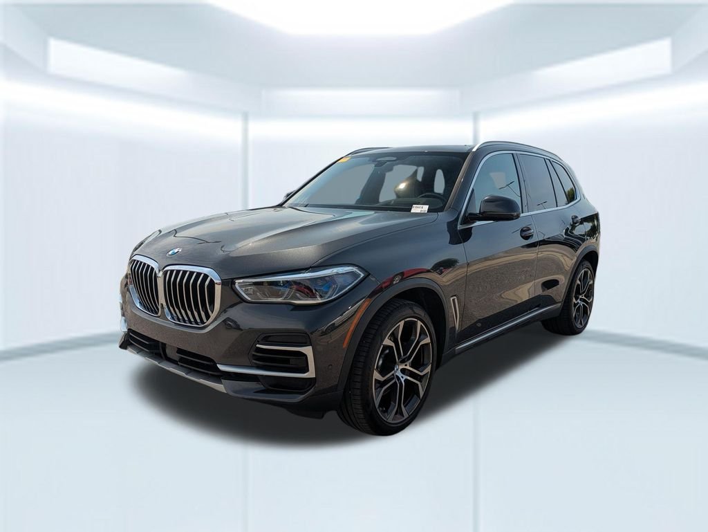 Used 2023 Gray BMW xDrive40i image 1