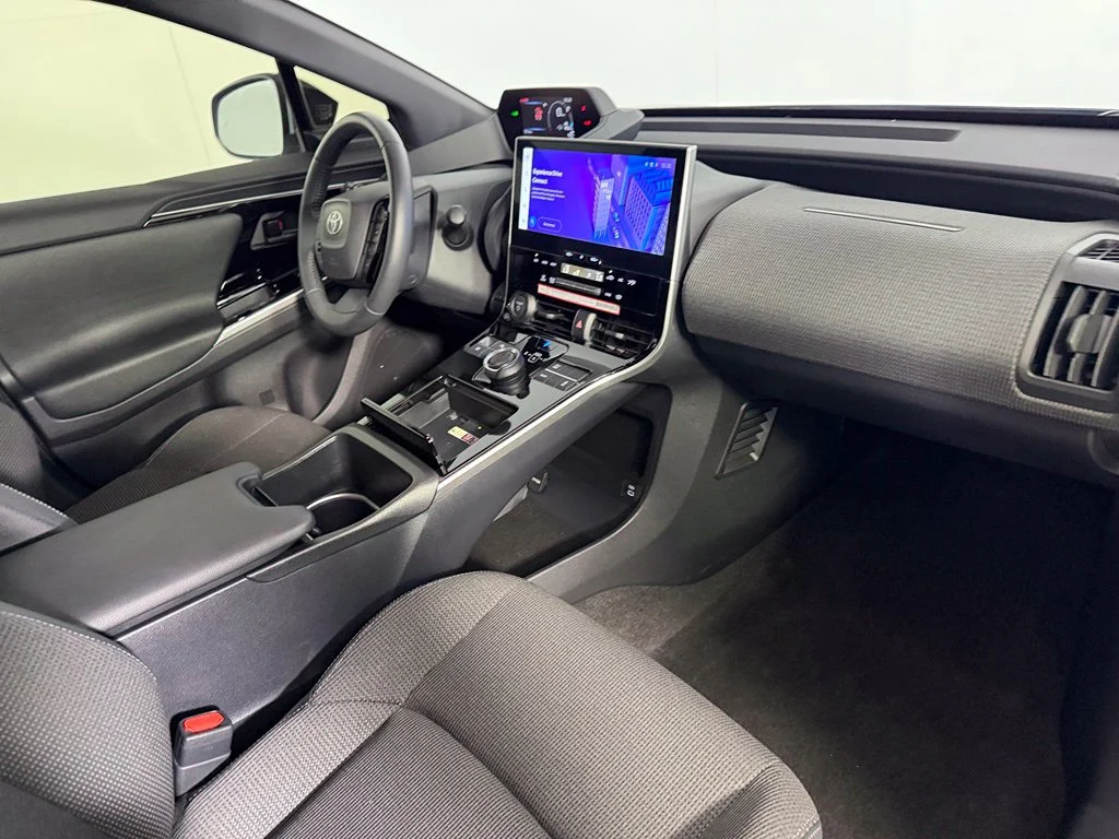 Certified Used 2025  Toyota XLE image 14