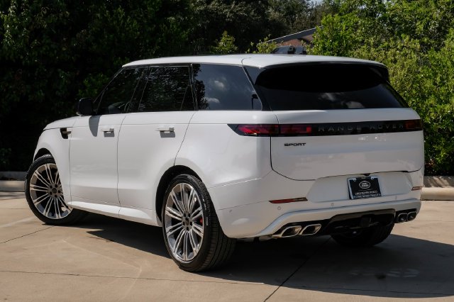 New 2027 Fuji White Land Rover Dynamic SE image 13