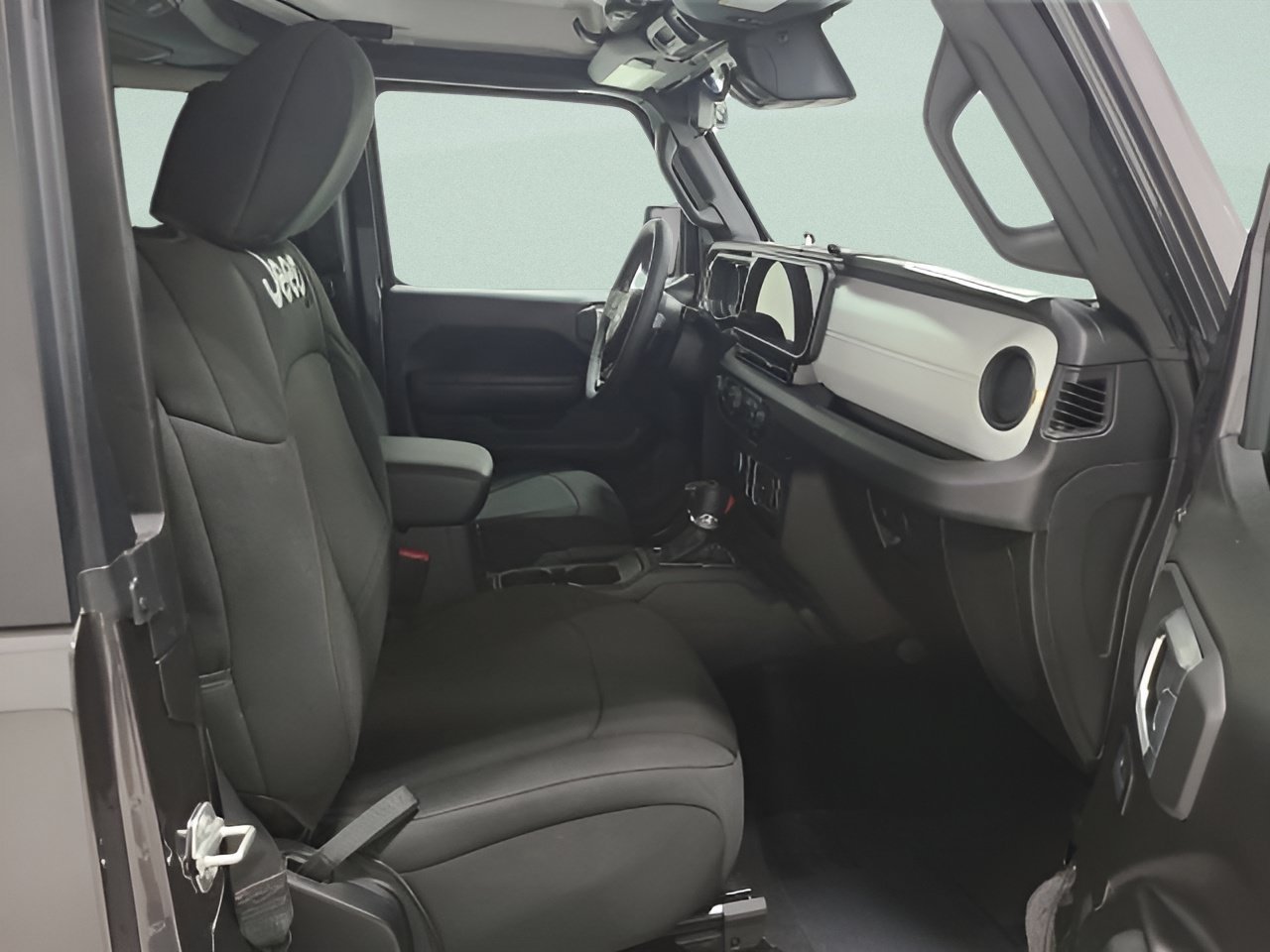 Used 2025 Granite Crystal Metallic Clearcoat Jeep Sport S image 11