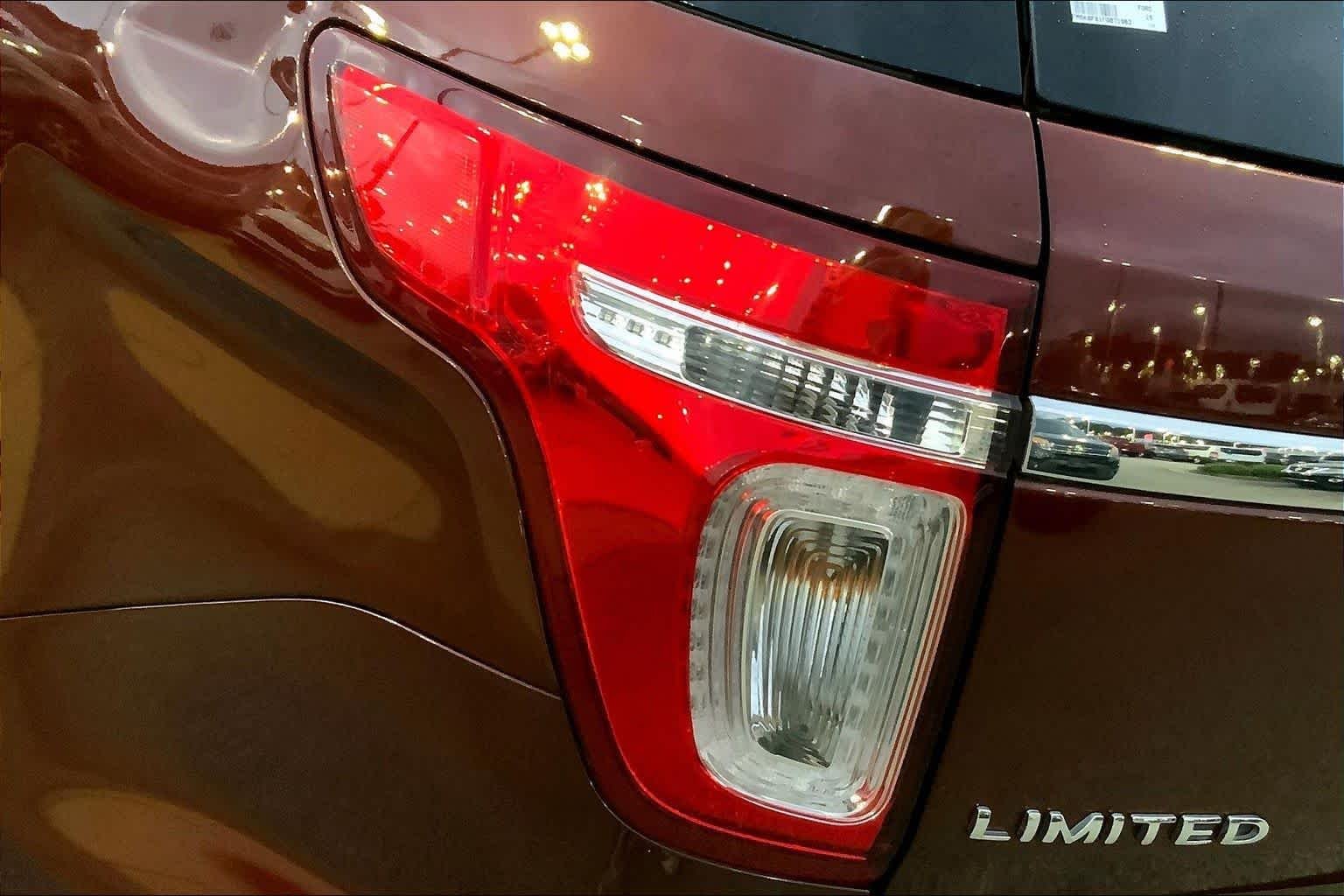 Used 2015 Bronze Fire Metallic Tinted Clearcoat Ford Limited image 25
