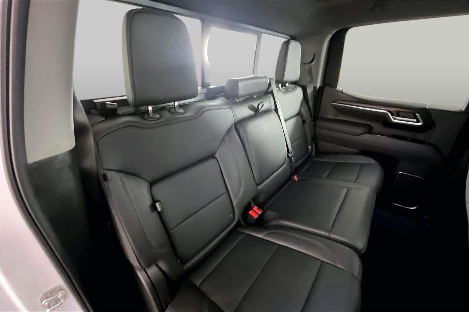 Used 2025 Summit White GMC SLT image 20