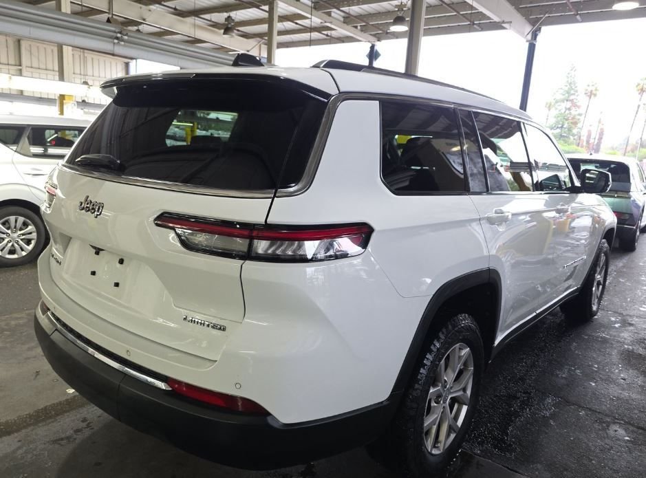 Used 2021 White Jeep Limited image 4