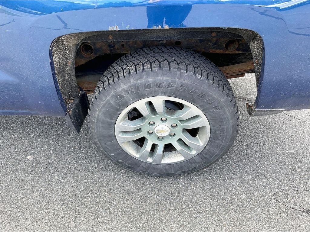 Used 2016 Deep Ocean Blue Metallic Chevrolet  image 4