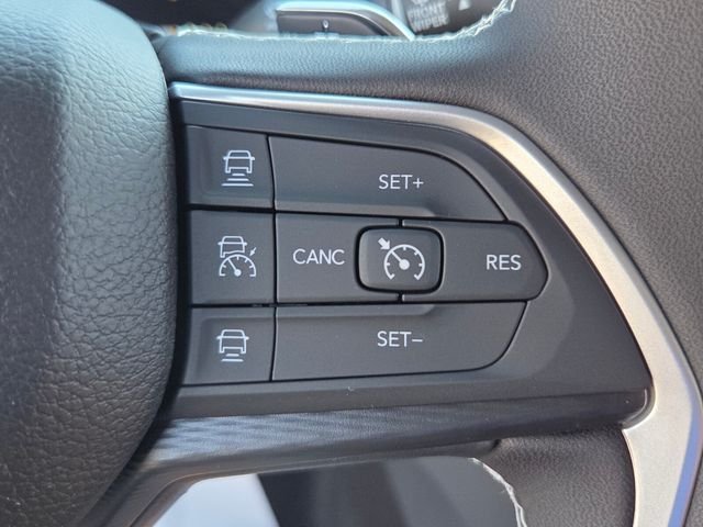 New 2026 Bright White Clear-Coat Exterior Paint Jeep Laredo image 24