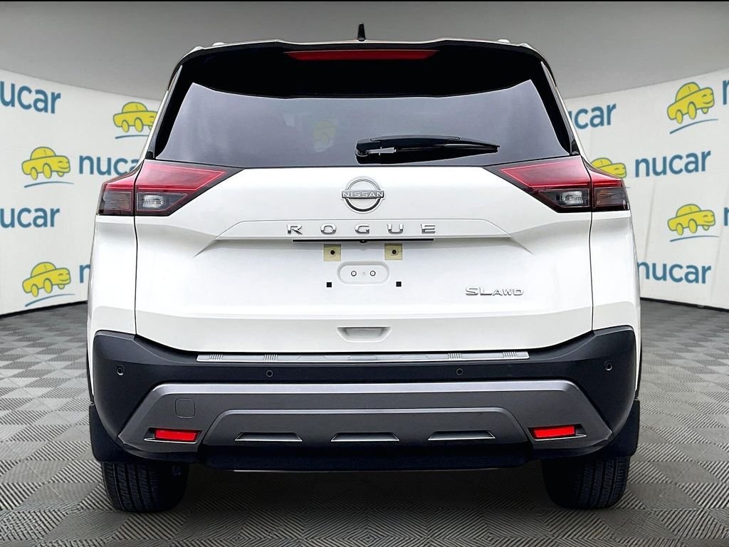 Used 2023 Pearl White Tricoat/Super Black Nissan SL image 5