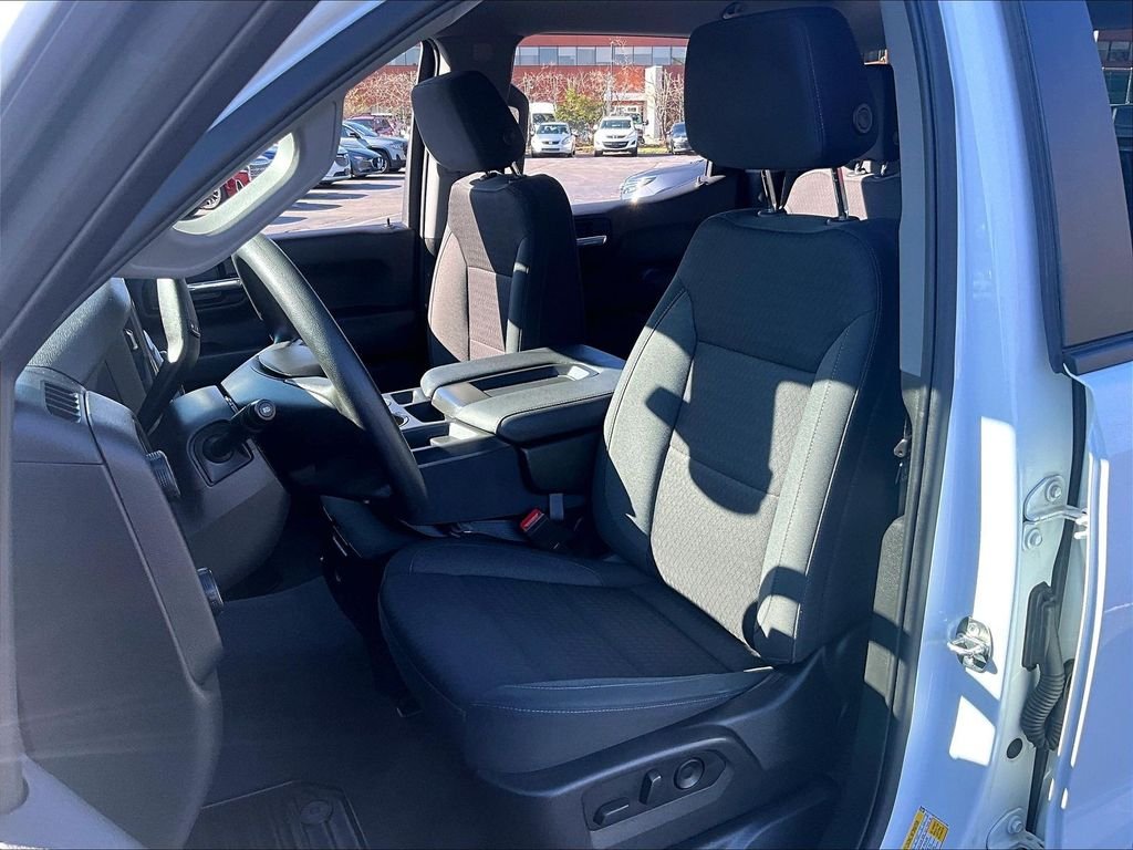 Used 2023 White Chevrolet Custom image 10