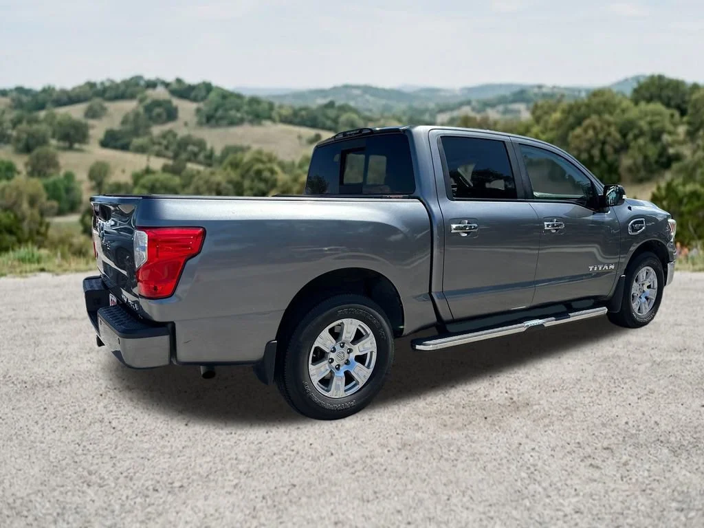 Used 2017  Nissan SV image 9