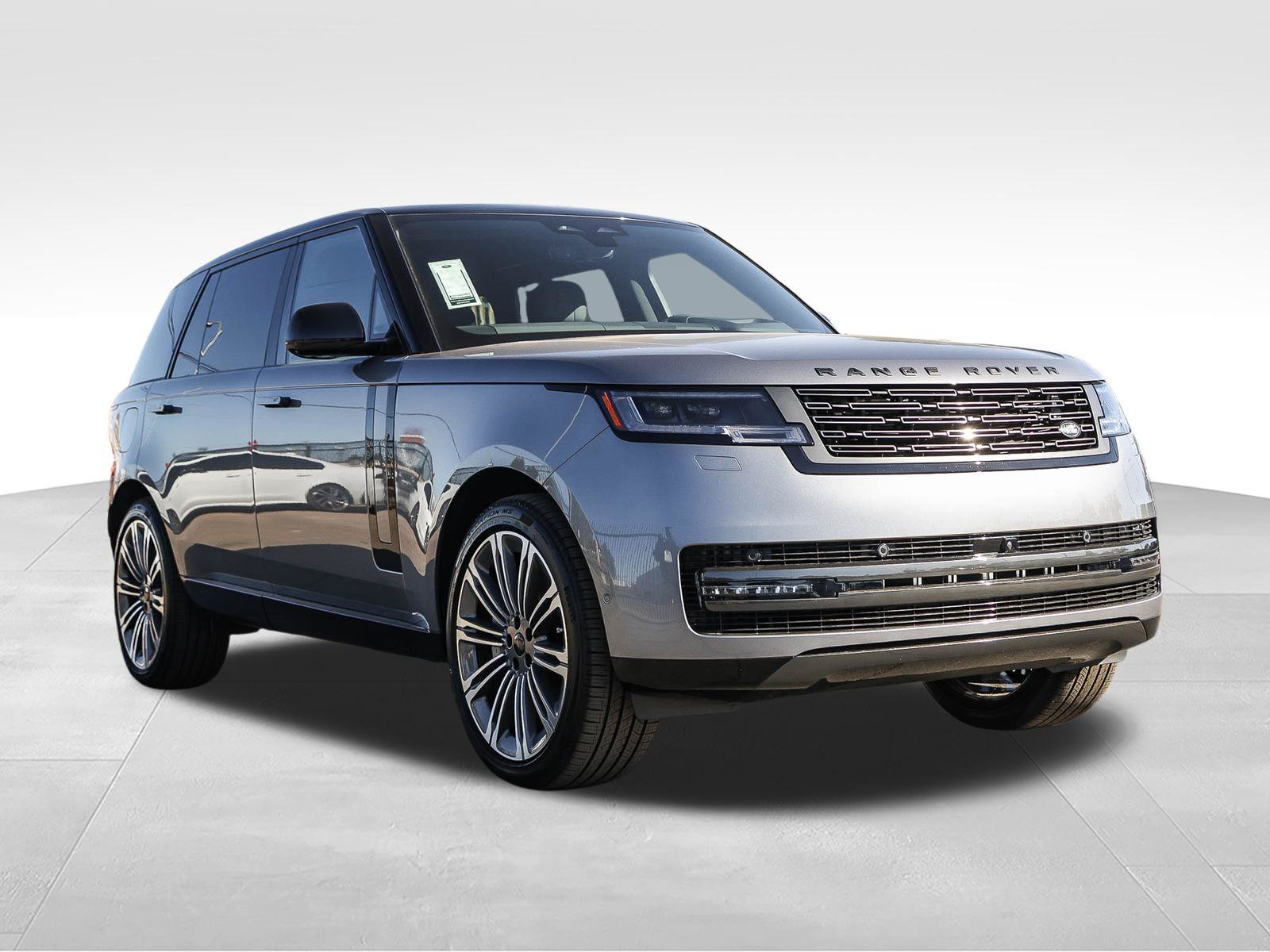 New 2026 Eiger Grey Land Rover SE image 3