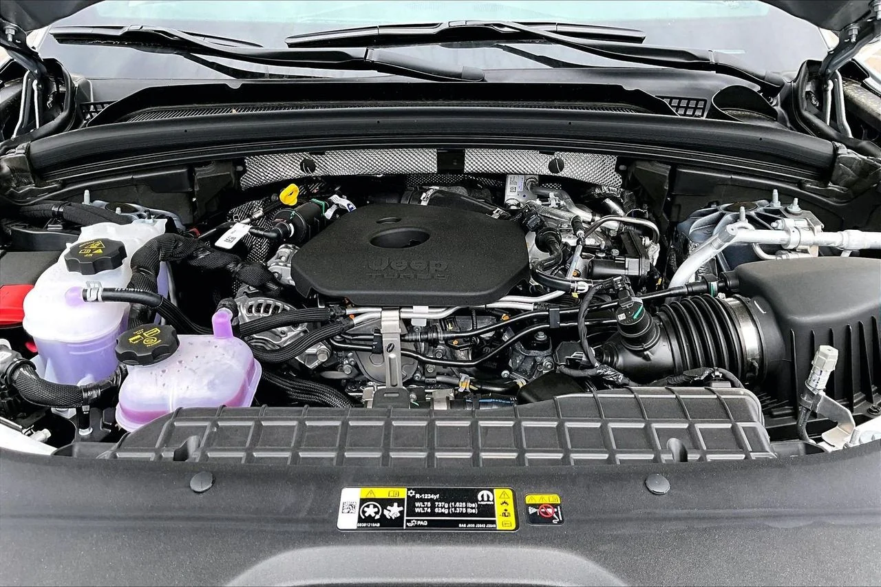 New 2026 Silver Zynith Exterior Paint Jeep Altitude image 35
