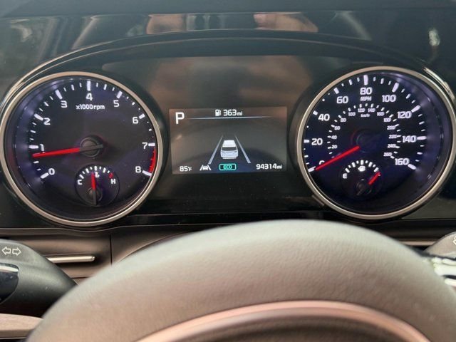 Used 2023 White Kia EX image 28
