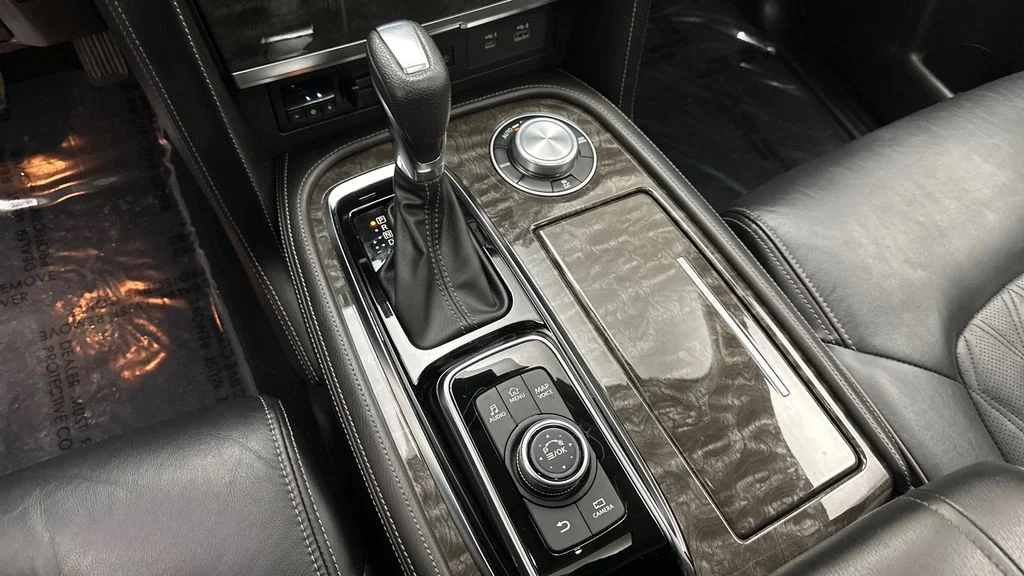 Used 2022 Black Nissan Platinum image 16
