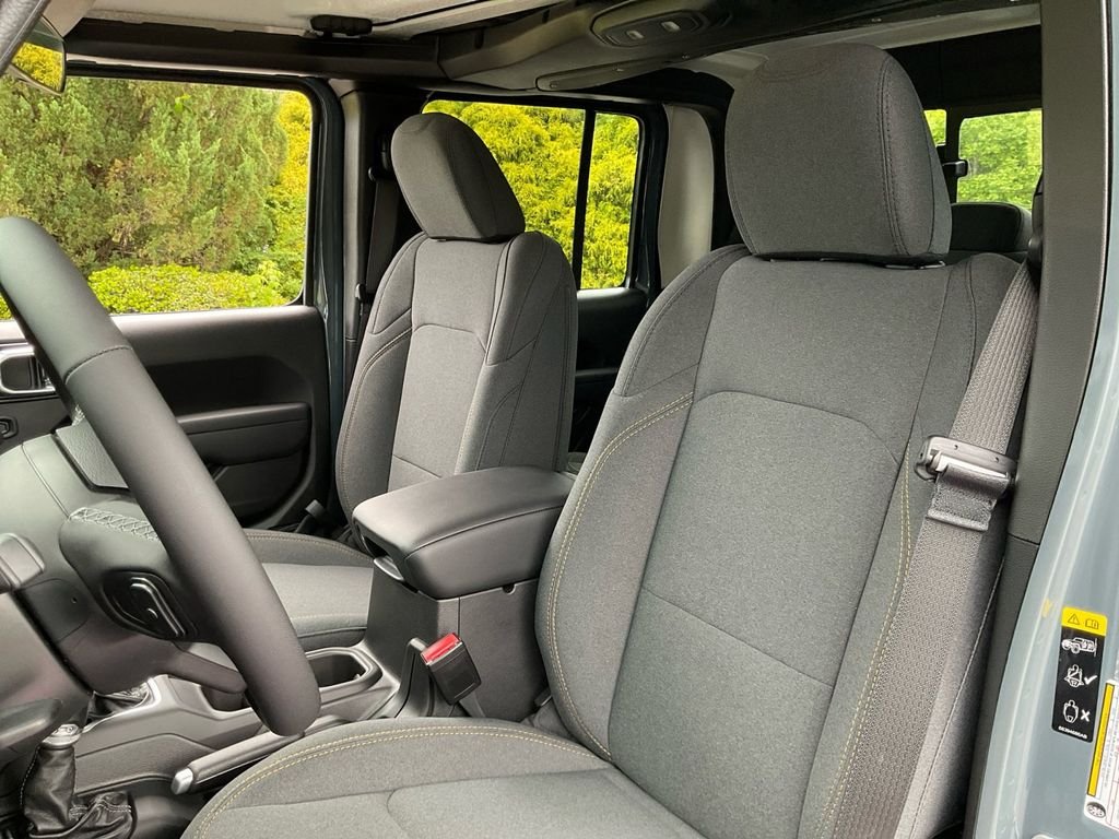 New 2025 Anvil Clear-Coat Exterior Paint Jeep Sport S image 24
