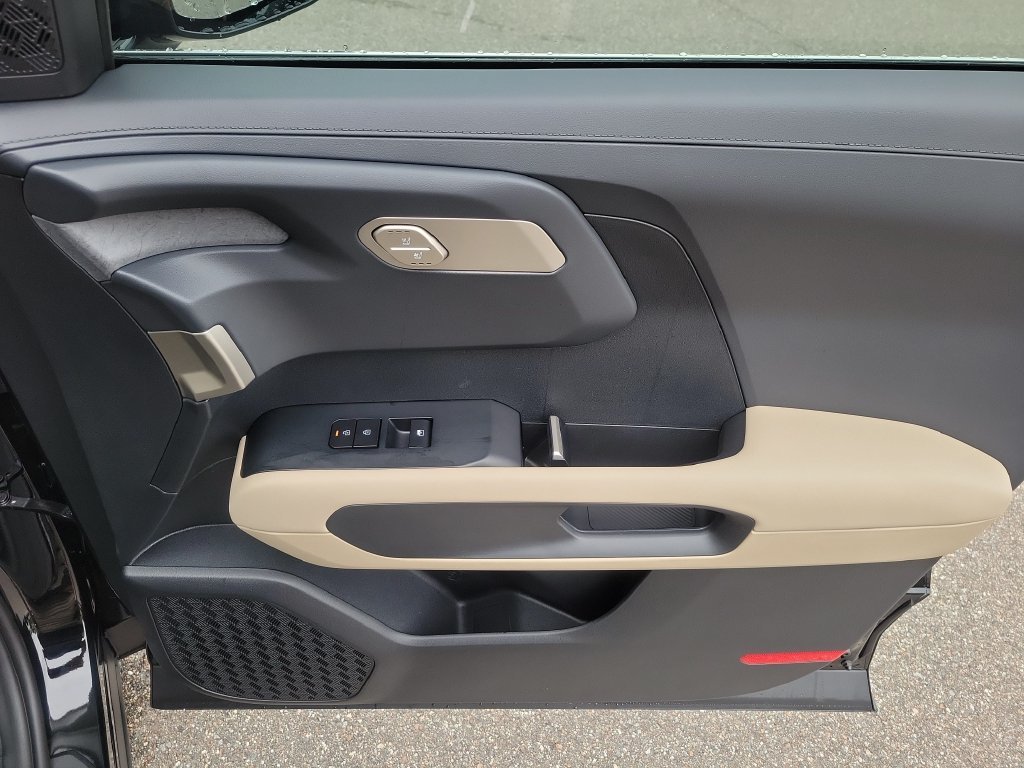 New 2027 Ebony Black Kia EX image 8