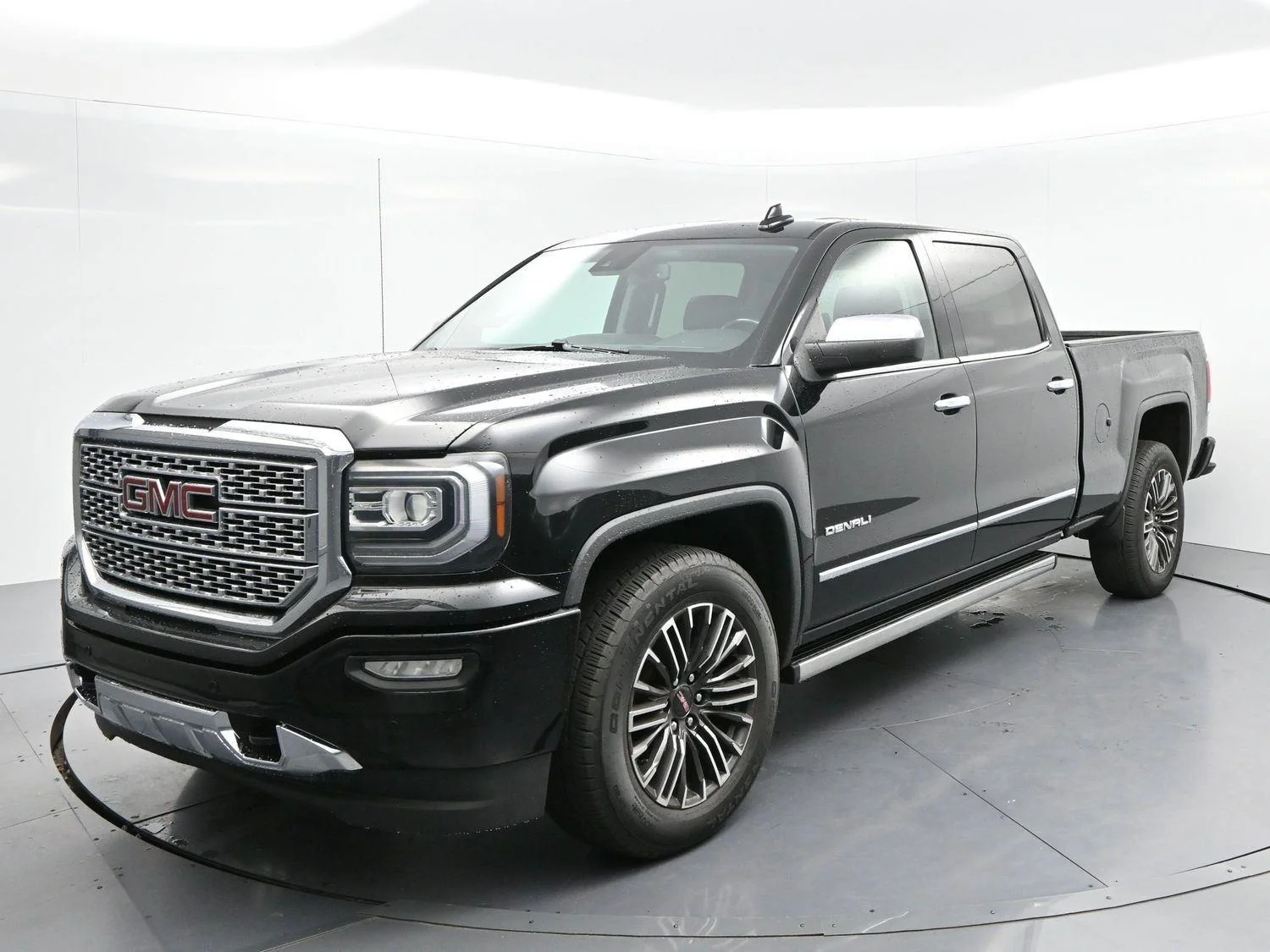 Used 2017 ONYX BLACK GMC Denali image 3