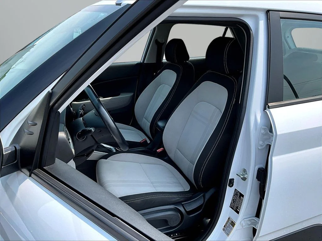 Used 2023 White Hyundai SEL image 20